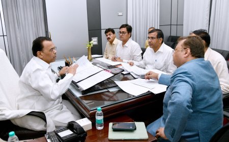 Lucknow: राज्यमंत्री नरेन्द्र कश्यप ने शल्य चिकित्सा अनुदान समिति की बैठक में दिए निर्देश, कोक्लियर इम्प्लांट के बाद स्पीच थिरैपी सुविधा बढ़ाने पर जोर