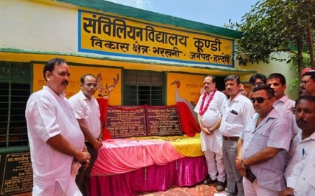 Hardoi: सवायजपुर विधायक माधवेन्द्र प्रताप सिंह 'रानू' ने संविलियन विद्यालय कूंडी में डिजिटल शिक्षण कक्ष व नवीन फर्नीचर का किया लोकार्पण