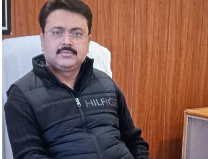 Ballia: स्कूल वाहनों के सुरक्षा मानकों पर एआरटीओ सख्त, दिए अहम निर्देश