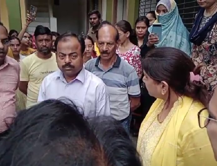 अभिभावकों के विरोध के आगे झुका प्रशासन, कल से फिर खुलेगा 36 साल पुराना सनातन पब्लिक स्कूल
