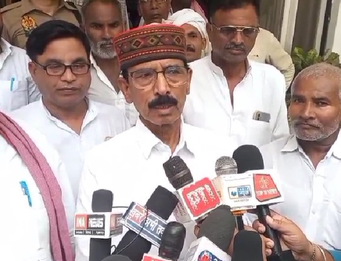 Ballia: अच्छा हुआ अखिलेश यादव राम मंदिर दर्शन करने नहीं गए, वरना उन पर भी चोरी-डकैती का आरोप लग जाता!