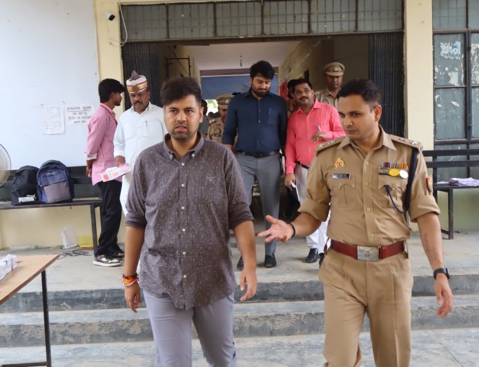यूपी टीईटी परीक्षा को लेकर डीएम-एसपी सख्त, परीक्षा केंद्रों का किया निरीक्षण, अधिकारियों को दिए जरूरी निर्देश
