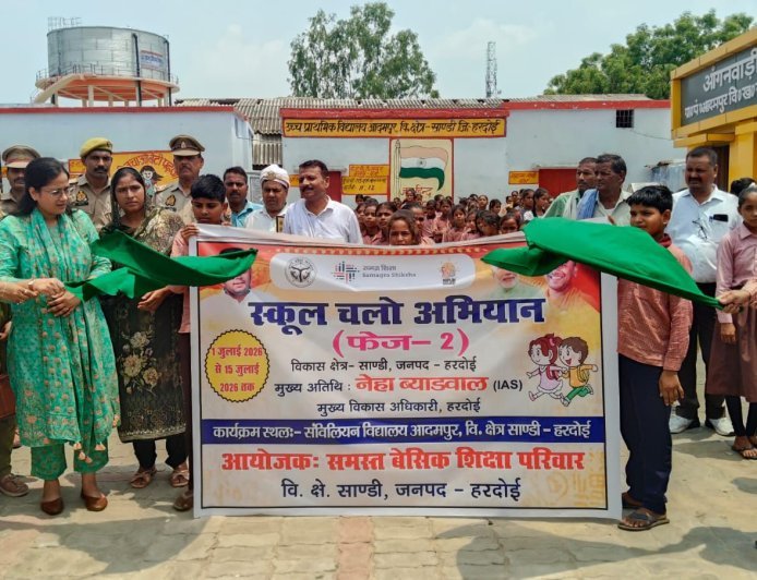 सीडीओ नेहा व्याडवाल ने स्कूल चलो अभियान रैली को दिखाई हरी झंडी, 'एक पेड़ माँ के नाम' अभियान के तहत किया पौधारोपण