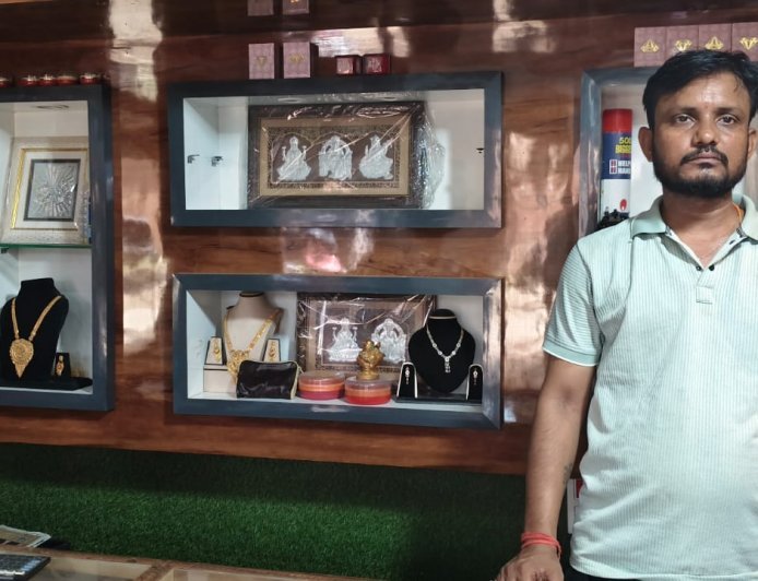 हरदोई के भरावन में चोरों का तांडव: सर्राफा दुकान से लाखों के जेवर पार, शराब ठेके में भी हाथ साफ