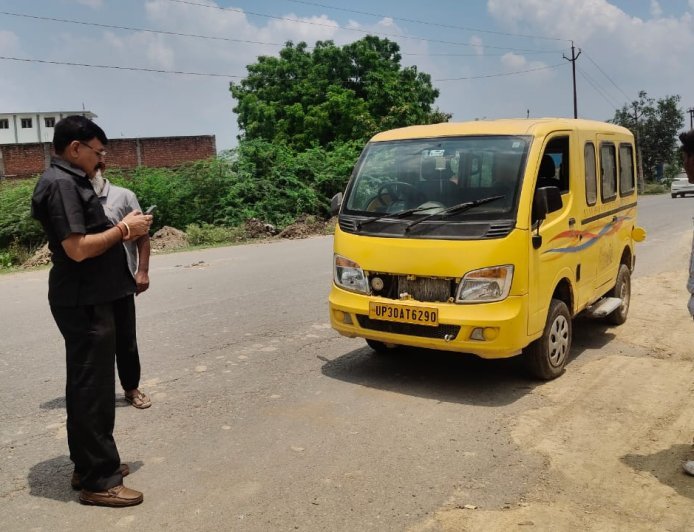 'मिशन सेफ फ्यूचर' में बड़ा एक्शन, 2 अनफिट स्कूली वाहनों का चालान, स्कूल के नाम पर चल रही निजी गाड़ी सीज