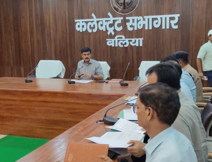 UP News: स्कूल संचालकों को डीएम की दोटूक चेतावनी! 10 दिन में कराएं बसों का फिटनेस टेस्ट, वरना दर्ज होगी FIR