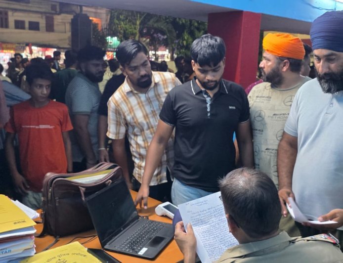 यूवको ने सैलून की दुकान से बाहर बुलाकर जमकर की मारपीट