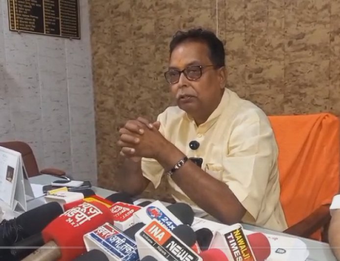 Ballia: घाटे में चल रहा बैंक हमारे कार्यकाल में मुनाफे में पहुंचा- विनोद शंकर दुबे अध्यक्ष जिला सहकारी बैंक