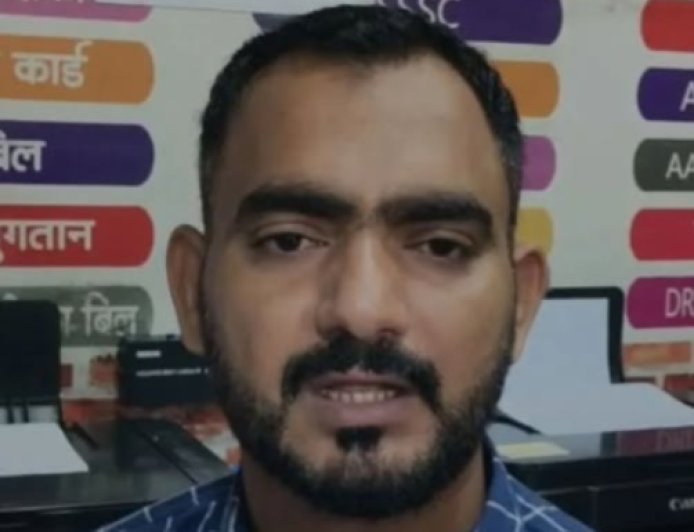 Hapur Crime News: हापुड़ में पुलिस चौकी के सामने दबंगई, पूर्व फौजी के बेटे को दुकान में घुसकर दी जान से मारने की धमकी