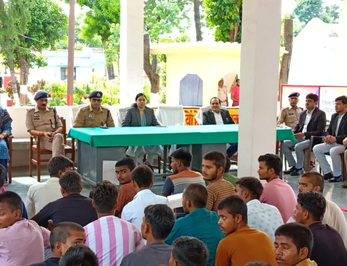 Hardoi: जिला कारागार हरदोई का निरीक्षण, बंदियों को अधिकारों और प्ली-बार्गेनिंग की दी जानकारी