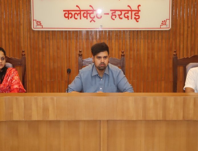 12 जुलाई के वृहद वृक्षारोपण अभियान की तैयारियों की डीएम अनुनय झा ने की समीक्षा, विभागों को दिए जरूरी निर्देश