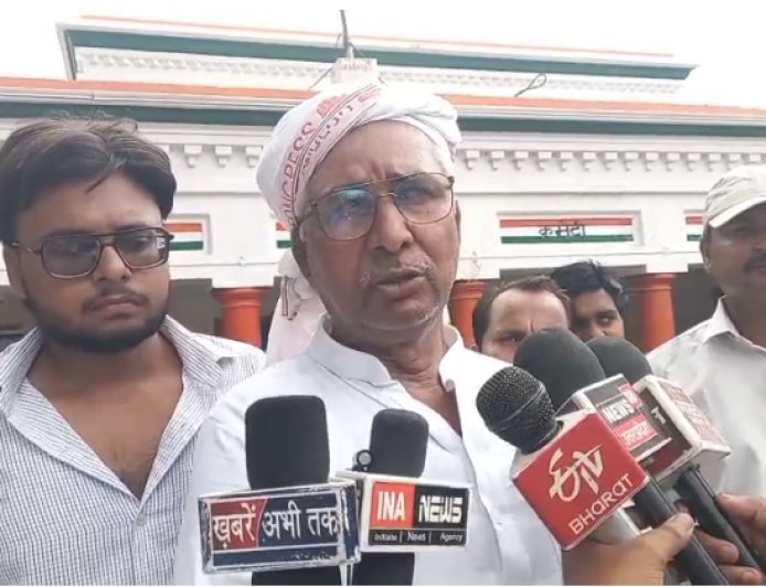 बलिया में कांग्रेस का बड़ा प्रदर्शन: राम मंदिर के चढ़ावे में हेराफेरी के आरोपियों की गिरफ्तारी के लिए पढ़ा हनुमान चालीसा