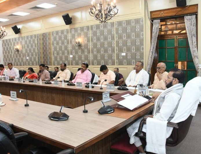 यूपी में गेहूं-चावल खरीद और भंडारण को लेकर समीक्षा बैठक, खाद्य मंत्री मनोज पाण्डेय ने दिए पुख्ता इंतजाम के निर्देश