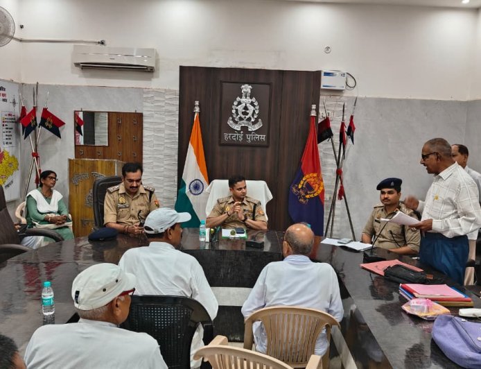 Hardoi: पुलिस अधीक्षक ने पुलिस पेंशनर्स के साथ की गोष्ठी, समस्याएं सुनकर दिए त्वरित समाधान के निर्देश