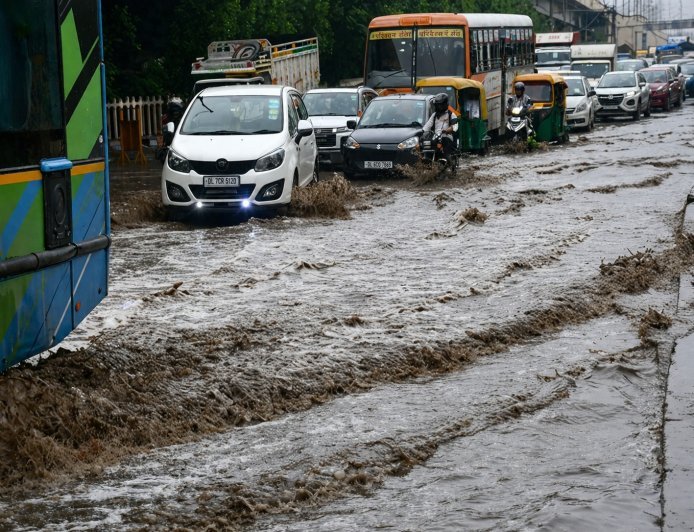 Delhi Ghaziabad Traffic Traffic Alert: NH-9 पर गाजीपुर के पास भारी जलभराव, ट्रैफिक पुलिस ने जारी की एडवाइजरी, जानें वैकल्पिक रूट