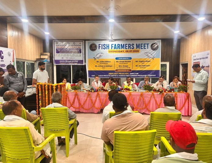 हरदोई की मत्स्य परियोजनाओं का विश्व बैंक टीम ने लिया जायजा, किसानों को योजनाओं की दी जानकारी