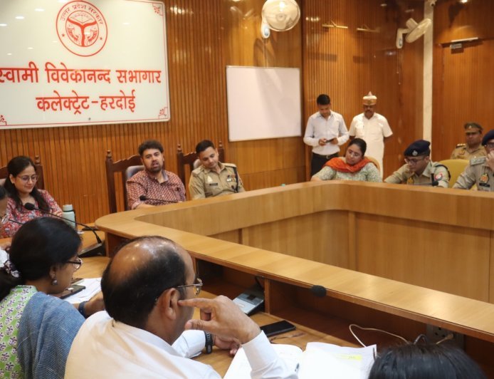 जिलाधिकारी की अध्यक्षता में हुई कांवड़ यात्रा, नाग पंचमी, रक्षाबंधन एवं जन्माष्टमी की तैयारियों की समीक्षा बैठक