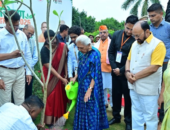 कानपुर सीएसजेएमयू दीक्षांत समारोह में राज्यपाल आनंदीबेन पटेल ने किया पौधारोपण, छात्र-छात्राओं को दिया पर्यावरण संरक्षण का संदेश