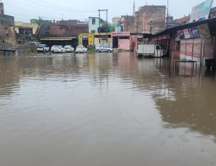 Deoband: उत्तराखंड से आया पानी बचीटी गांव में घुसा, फसलों के नुकसान की आशंका