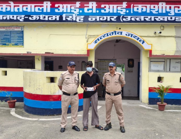 घरेलू चोरी का खुलासा: भांजा ही निकला चोर, चोरी का सामान बरामद, गिरफ्तार