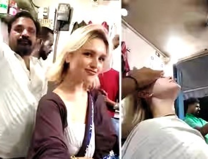 Delhi Local Salon: भारत घूमने आई रूसी महिला ने पुरुषों के सैलून में कराया फेस मसाज, वीडियो वायरल
