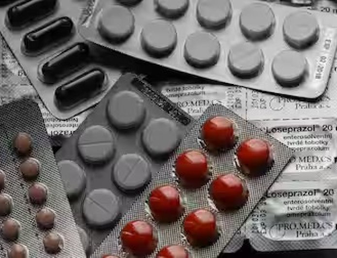 Agra Fake Medicine: आगरा में नकली दवा सिंडिकेट पर एफएसडीए का बड़ा छापा, 58 थोक लाइसेंस रद्द, करोड़ों की दवाएं जब्त