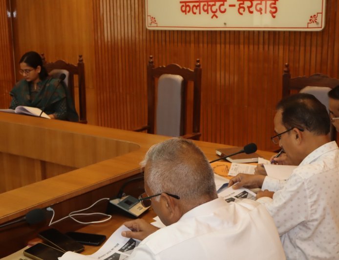 स्कूल चलो अभियान की समीक्षा में सीडीओ नेहा व्याडवाल सख्त, ड्रॉपआउट बच्चों का शत-प्रतिशत नामांकन सुनिश्चित करने के निर्देश