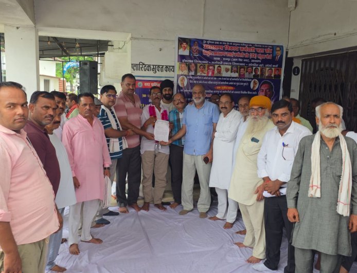 सफाई कर्मियों के समर्थन में उतरे कांग्रेसी, नेता प्रतिपक्ष और क्षेत्रीय विधायक से कराई दूरभाष पर बात