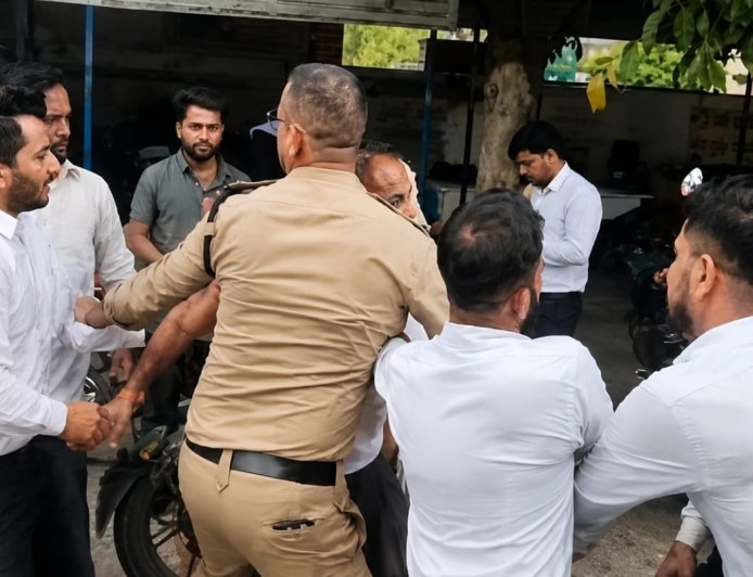Bazpur: अधिवक्ताओं की विजिलेंस टीम के साथ तीखी झड़प हुई पुलिस मौके पर पहुंची 