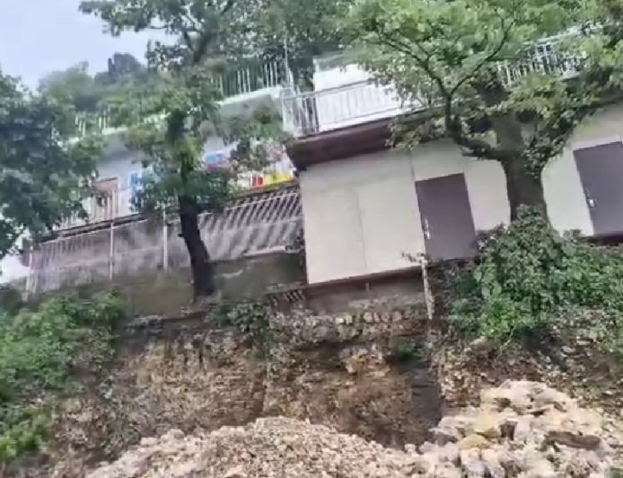 Mussoorie: झड़ीपानी में रेलवे की बेदखली नोटिस से मचा हड़कंप, सात दिन की मोहलत पर भड़के लोग