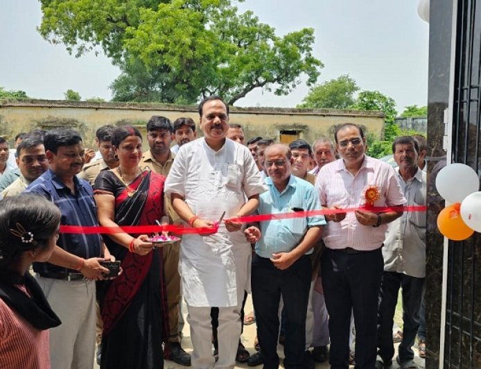 सवायजपुर विधायक रानू ने अनंगपुर संविलियन विद्यालय के सौंदर्यीकरण का किया लोकार्पण
