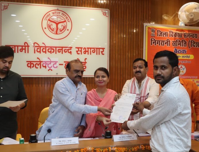 Hardoi Disha Meeting: हरदोई में सांसद जय प्रकाश रावत की अगुवाई में 'दिशा' की बैठक, बिजली-सड़क और ओवररेटिंग पर सख्त निर्देश