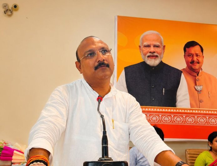 Hardoi BJP Workshop: हरदोई में भाजपा बूथ अध्यक्ष सम्मेलन की तैयारियां तेज, अजीत सिंह बब्बन ने पदाधिकारियों को दिया जीत का मंत्र