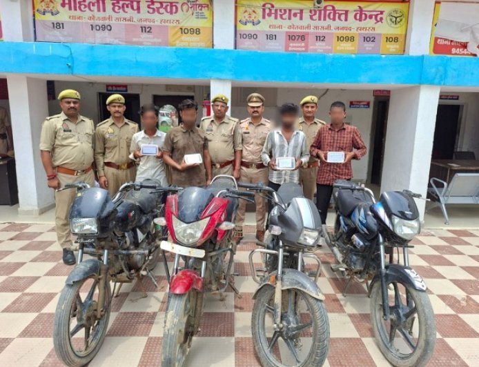 Hathras: सासनी पुलिस ने वाहन चोर व मोबाइल छिनैती गैंग के चार आरोपी गिरफ्तार