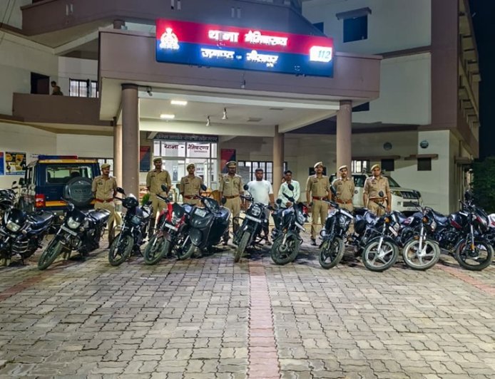 Sitapur Crime News: नैमिषारण्य में जुआ खेलते दो दबोचे, 15 मोटरसाइकिलें सीज और हजारों की नकदी बरामद