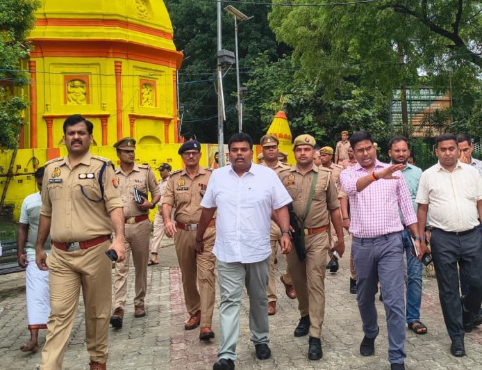 Sitapur News: सावन और कांवड़ यात्रा को लेकर अलर्ट पर प्रशासन, डीएम-एसपी ने दिए निर्देश