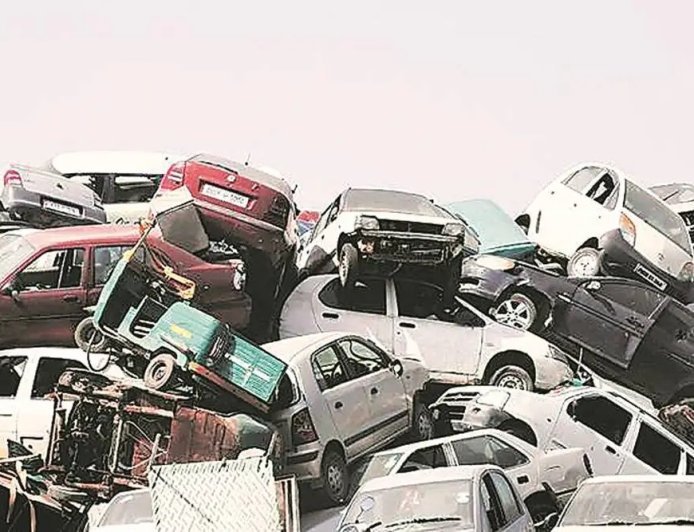 UP Vehicle Scrap Policy: यूपी में कबाड़ हुए 1.95 लाख से ज्यादा पुराने वाहन, नया वाहन खरीदने पर रोड टैक्स में भारी छूट