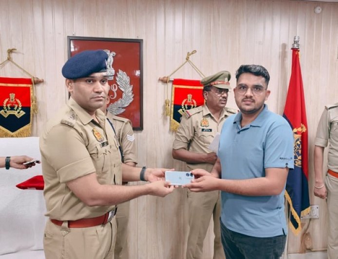 Amroha: अमरोहा पुलिस का बड़ा साइबर एक्शन, 38 लाख रुपये के 192 खोए मोबाइल बरामद