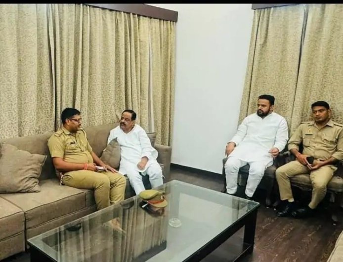 NEET Controversy: देवबंद में पुलिस की बड़ी कार्रवाई, दिल्ली कूच की आशंका पर कई विपक्षी नेता नजरबंद
