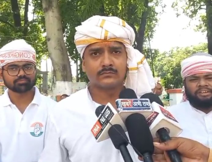 Ballia News: लाठीचार्ज, खाद संकट और स्मार्ट मीटर के खिलाफ कांग्रेस का प्रदर्शन, राज्यपाल के नाम सौंपा ज्ञापन