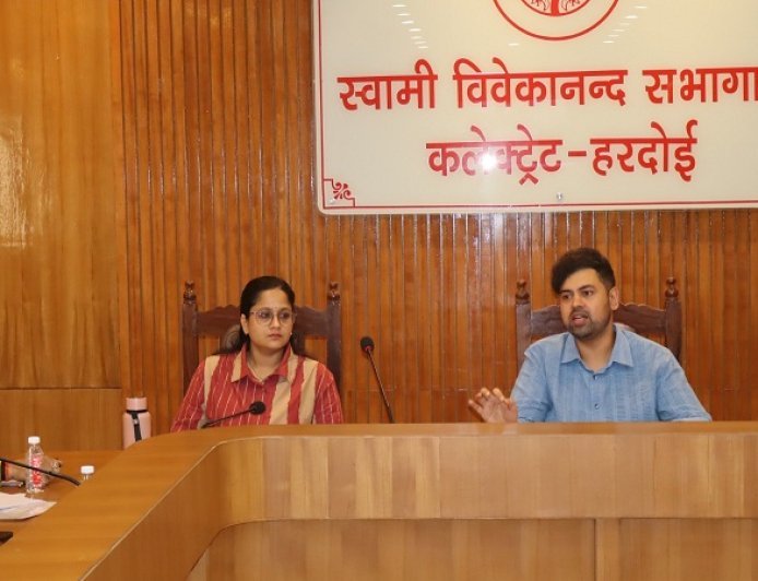 जिलाधिकारी अनुनय झा ने उद्योग बंधु-व्यापार बंधु बैठक में दिए निर्देश, उद्योगों की समस्याओं के त्वरित समाधान पर जोर