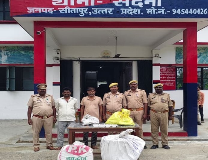 सीतापुर: संदना पुलिस के हत्थे चढ़े दो शातिर चोर, चोरी के जेवर, बर्तन और नकदी बरामद कर भेजा जेल