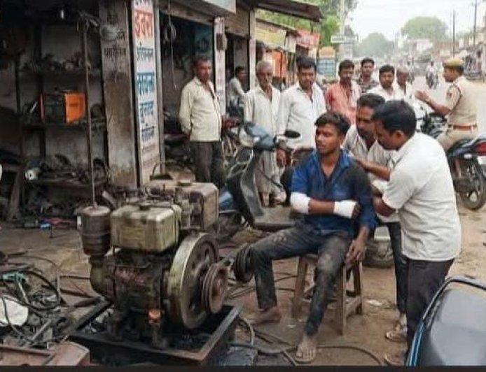 सीतापुर: जनरेटर में हाथ फंसने से युवक गंभीर रूप से घायल, प्राथमिक इलाज के बाद लखनऊ रेफर