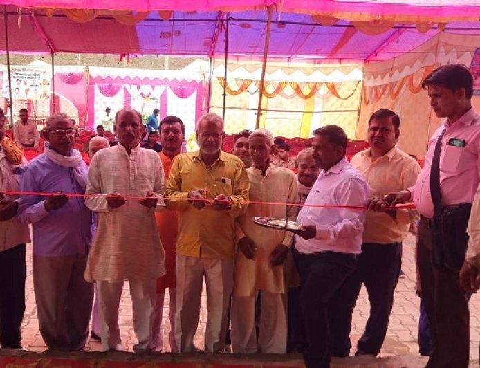 Hathras: बढ़रिया नवमी पर 11 जोड़े परिणय सूत्र में बंधे, सामूहिक विवाह में उमड़ा जनसैलाब