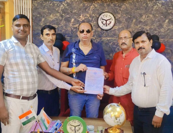 Pilibhit: महाराणा प्रताप चौक पर महाराणा प्रताप की प्रतिमा स्थापित करने की मांग, क्षत्रिय समाज ने नगरपालिका अध्यक्ष को सौंपा ज्ञापन