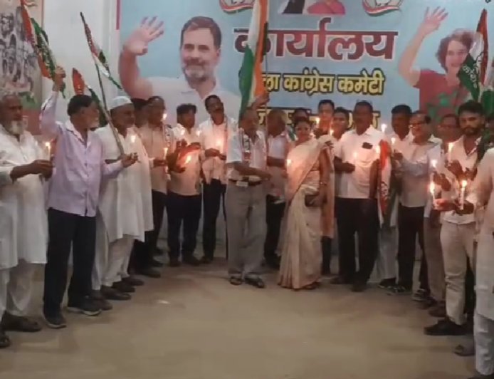 Sambhal: कैंडल मार्च पर पुलिस की रोक से कांग्रेस में आक्रोश, जिलाध्यक्ष बोले— सरकार लोकतंत्र का गला घोंट रही