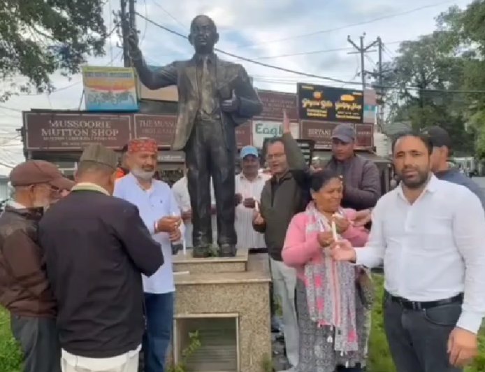 Mussoorie: दिल्ली के छात्र बोले- एकता की ताकत से मिली जीत, मसूरी में कांग्रेस ने कैंडल मार्च निकाल युवाओं के संघर्ष को किया सलाम