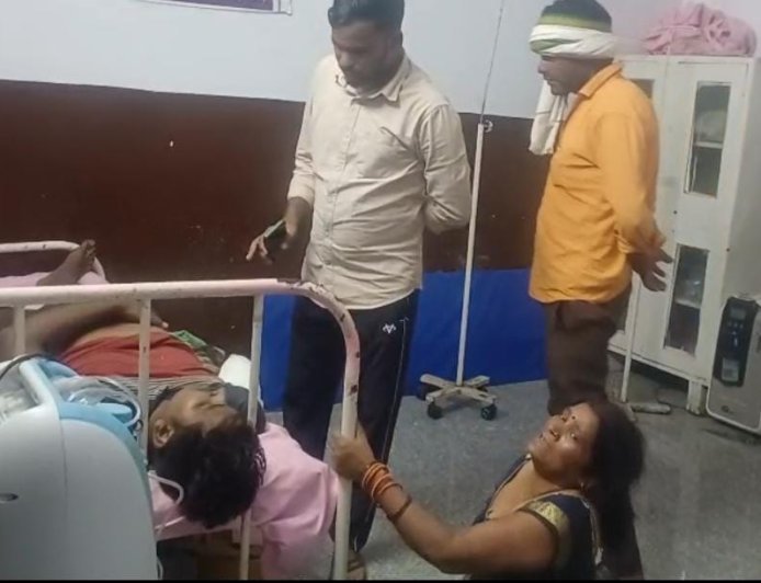 सम्भल में गंगा एक्सप्रेसवे पर पलटी डबल डेकर बस, 2 यात्रियों की मौत और 20 से अधिक घायल