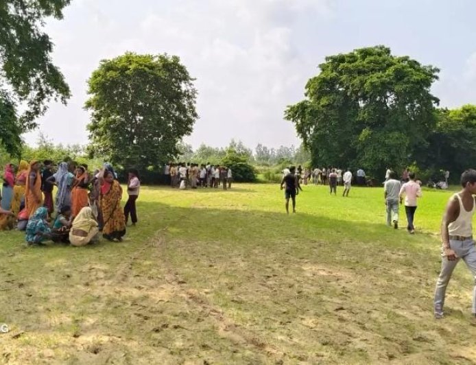 Sitapur News: संदना के देवरी खुर्द में खेत से मिला बिना सिर का शव, पुलिस जांच में जुटी