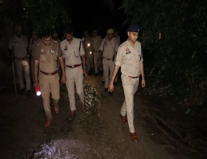 Farrukhabad Crime: फर्रुखाबाद में फरीदाबाद के युवक की पत्नी के सामने गोली मारकर हत्या, जांच में जुटी पुलिस